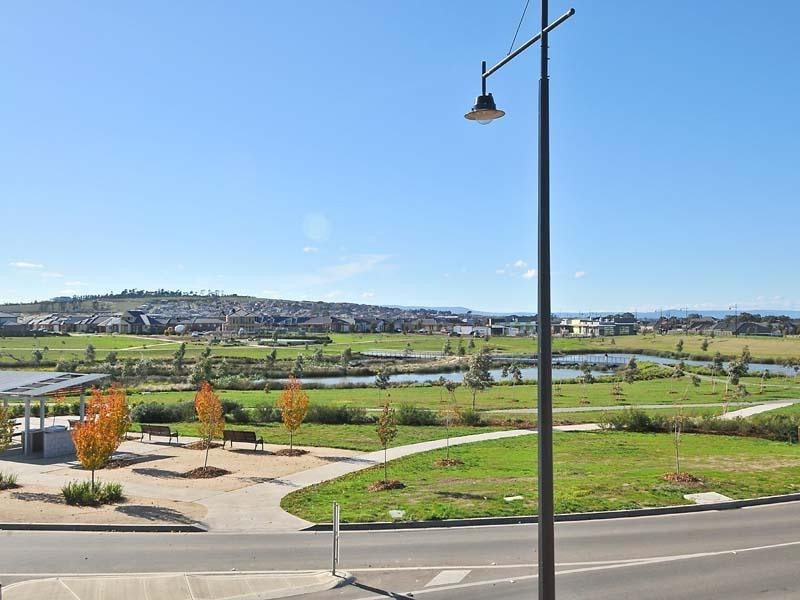 24 Centenial Park Drive, Craigieburn VIC 3064