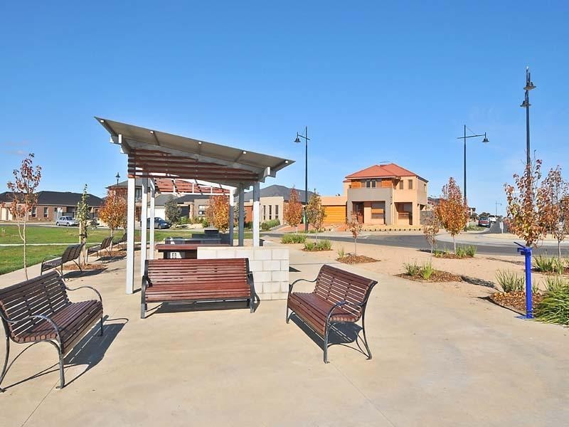 24 Centenial Park Drive, Craigieburn VIC 3064