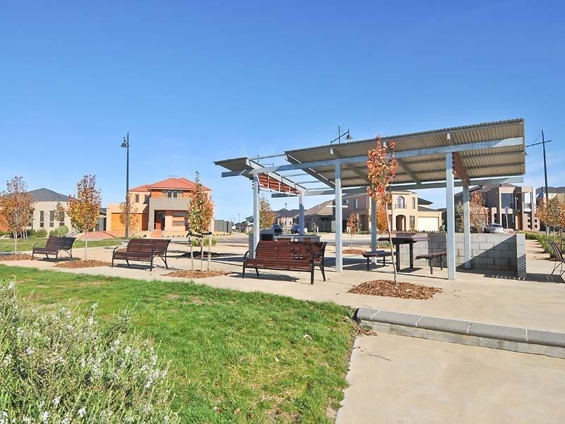 24 Centenial Park Drive, Craigieburn VIC 3064