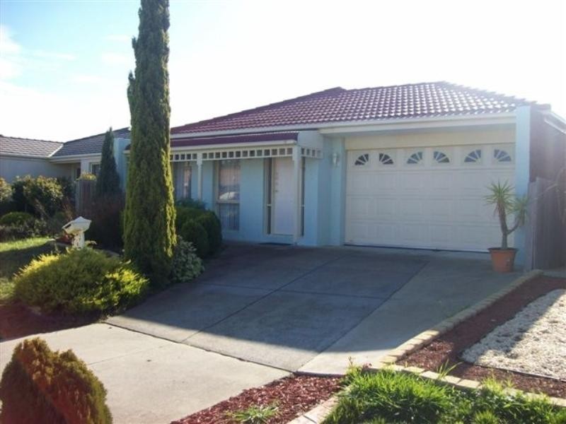 9 Gellion Place, Roxburgh Park VIC 3064