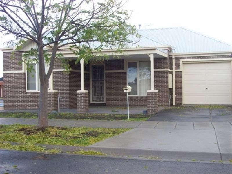 1 Royal Troon Way, Craigieburn VIC 3064