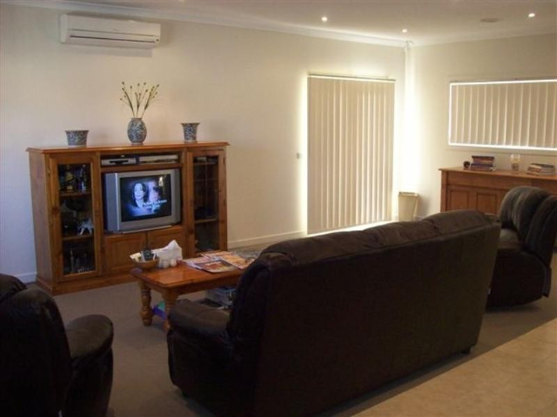 1 Royal Troon Way, Craigieburn VIC 3064