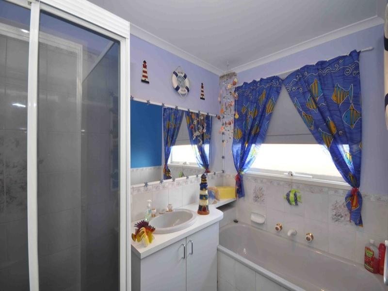 33 Edington Way, Craigieburn VIC 3064