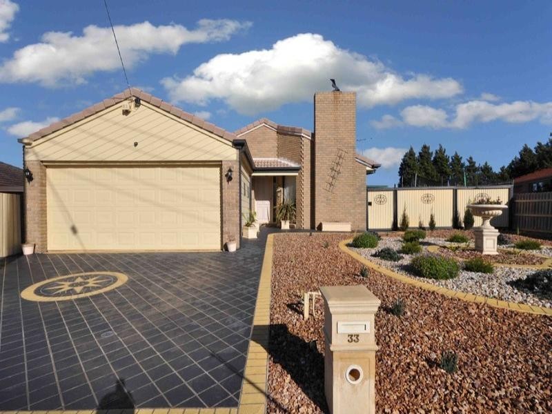 33 Edington Way, Craigieburn VIC 3064