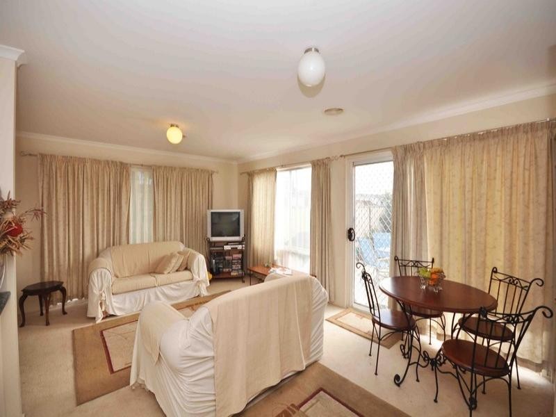 14 Lachlan Crescent, Roxburgh Park VIC 3064