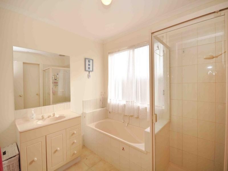 14 Lachlan Crescent, Roxburgh Park VIC 3064