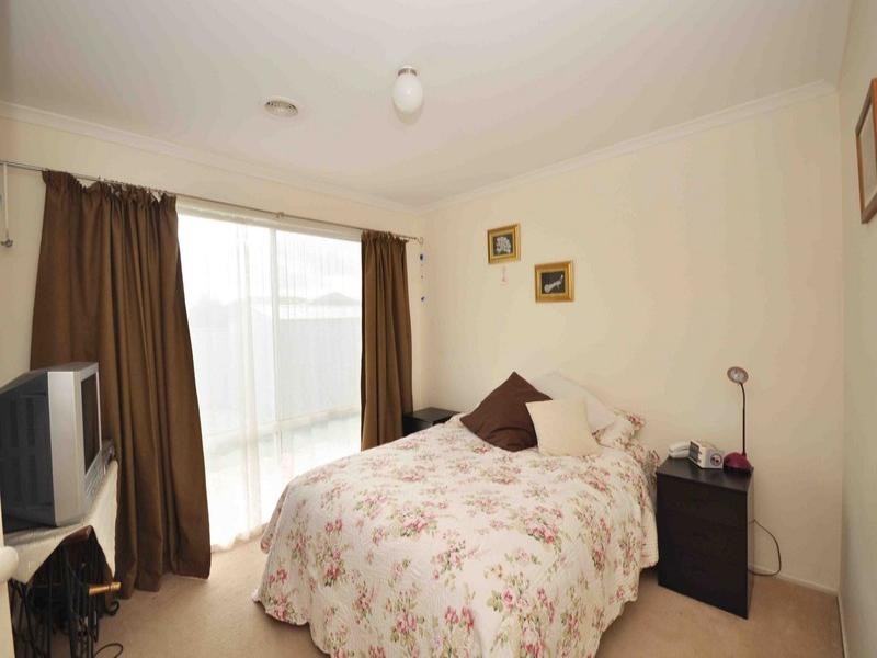 14 Lachlan Crescent, Roxburgh Park VIC 3064