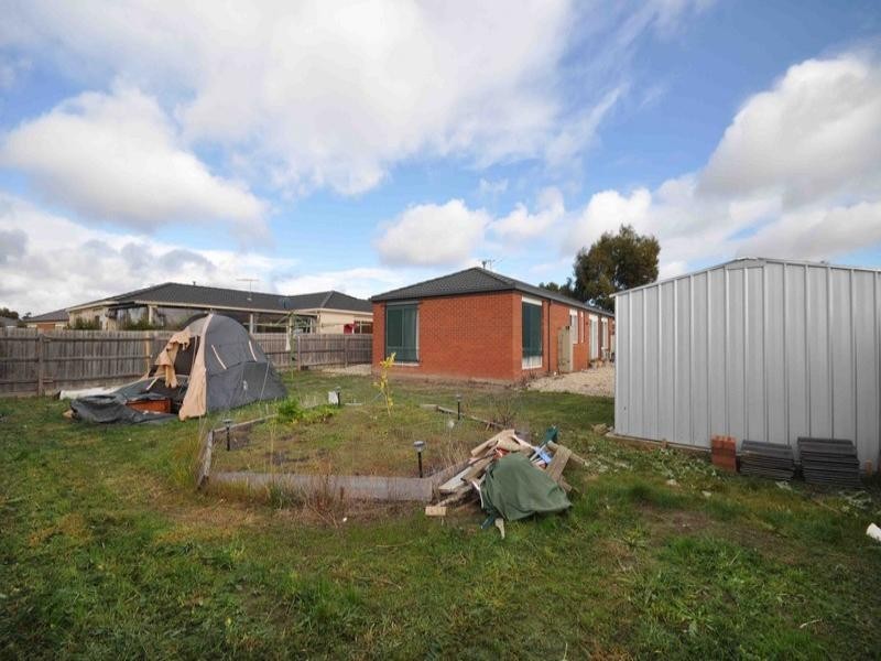 14 Lachlan Crescent, Roxburgh Park VIC 3064