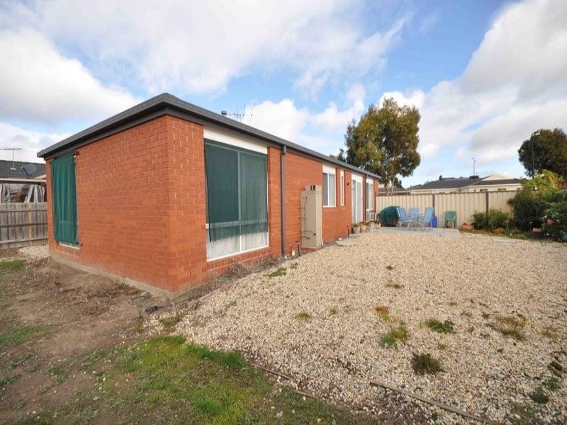 14 Lachlan Crescent, Roxburgh Park VIC 3064