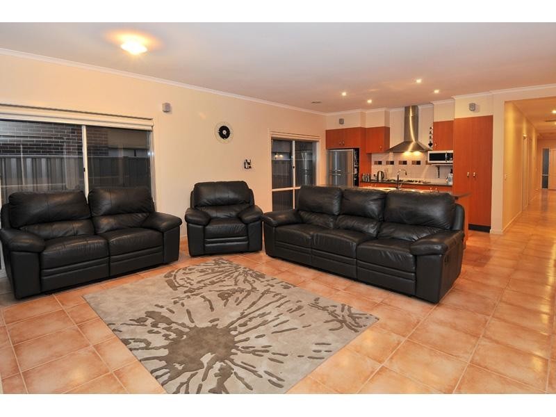 4 Explorer Place, Craigieburn VIC 3064