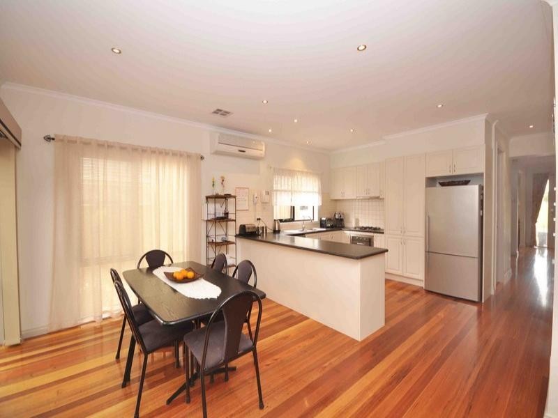 33 Troward Harvey Way, Craigieburn VIC 3064
