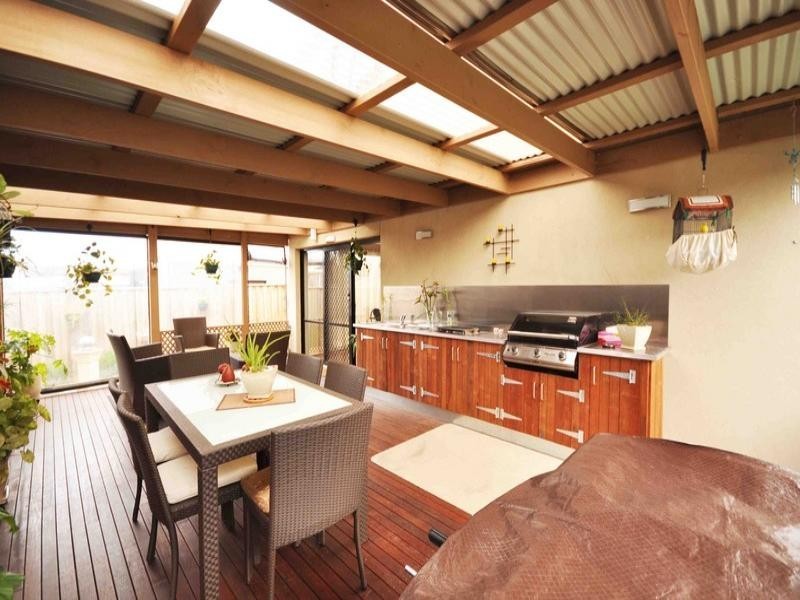 33 Troward Harvey Way, Craigieburn VIC 3064