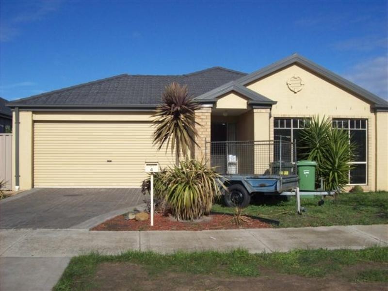 4 Berrima Close, Craigieburn VIC 3064