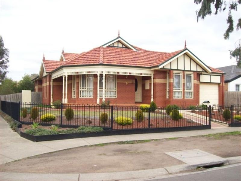 6 Almands Avenue, Roxburgh Park VIC 3064