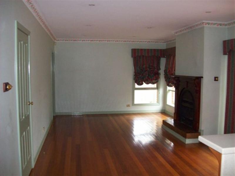 6 Almands Avenue, Roxburgh Park VIC 3064