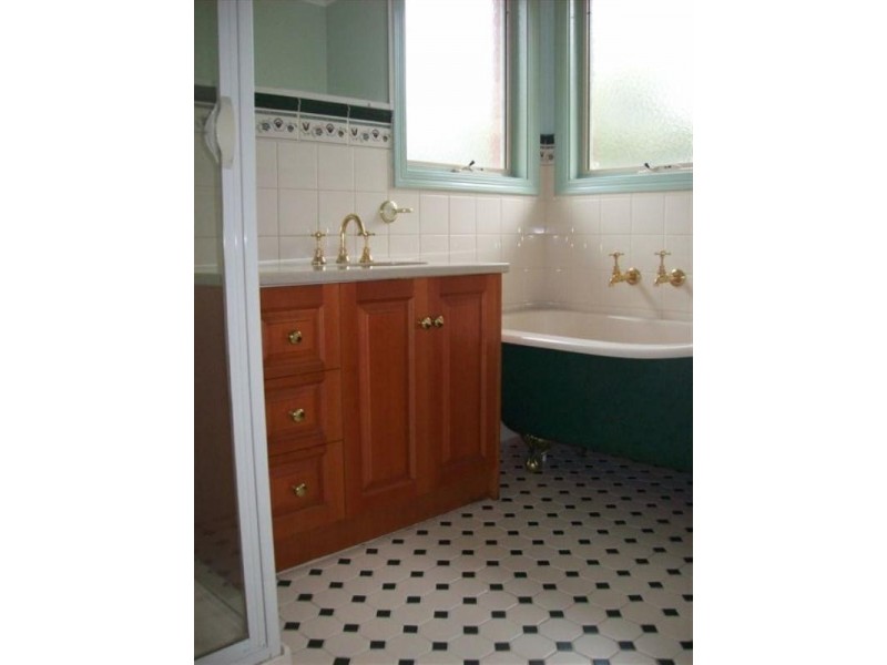 6 Almands Avenue, Roxburgh Park VIC 3064