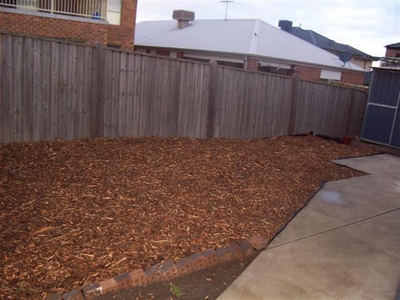 11 Hoxton Crescent, Craigieburn VIC 3064