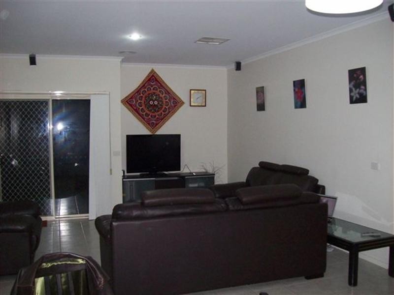 11 Hoxton Crescent, Craigieburn VIC 3064