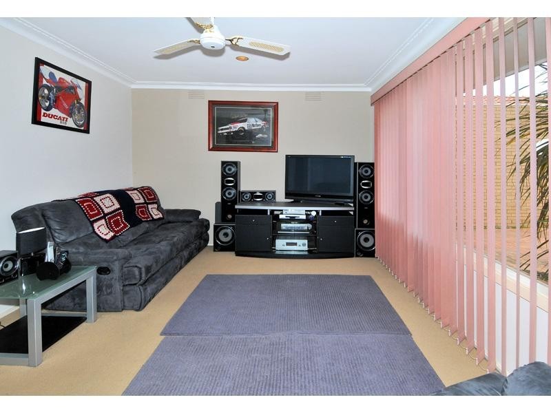 8 Fern Court, Craigieburn VIC 3064