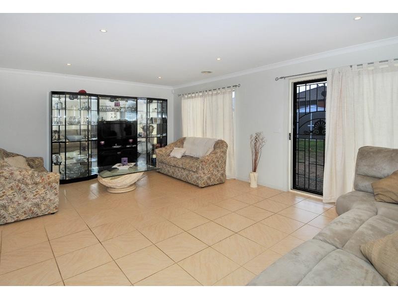 12 Peartree Court, Roxburgh Park VIC 3064