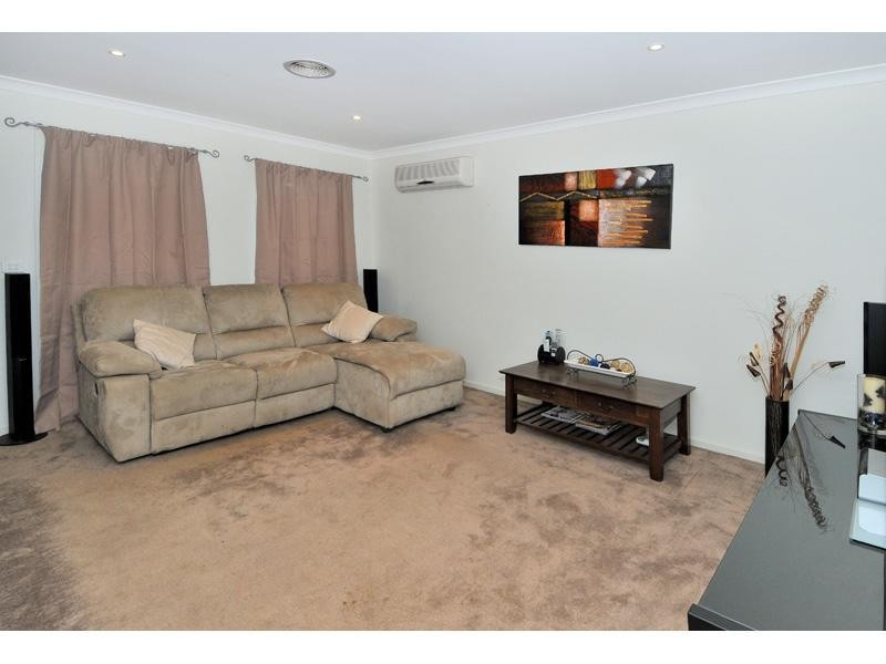 12 Peartree Court, Roxburgh Park VIC 3064