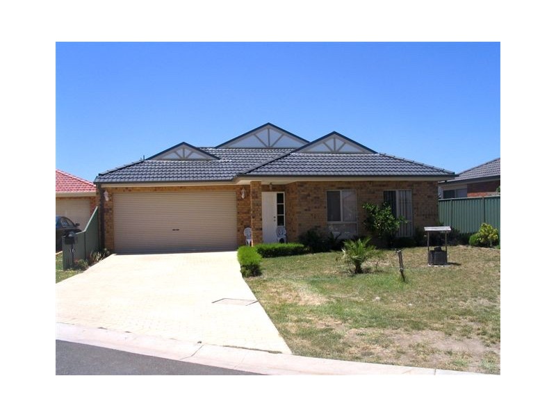 16 Swinburne Close, Craigieburn VIC 3064