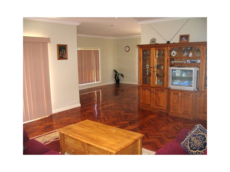 16 Swinburne Close, Craigieburn VIC 3064