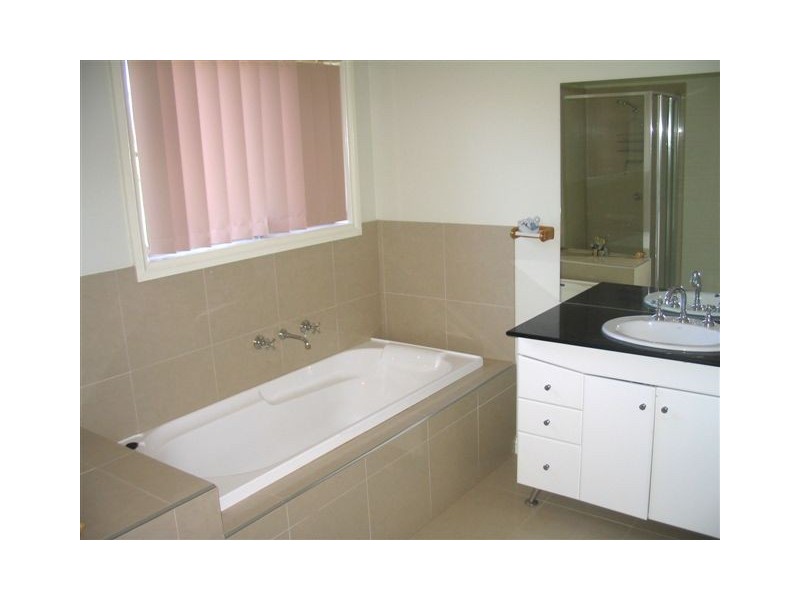 16 Swinburne Close, Craigieburn VIC 3064