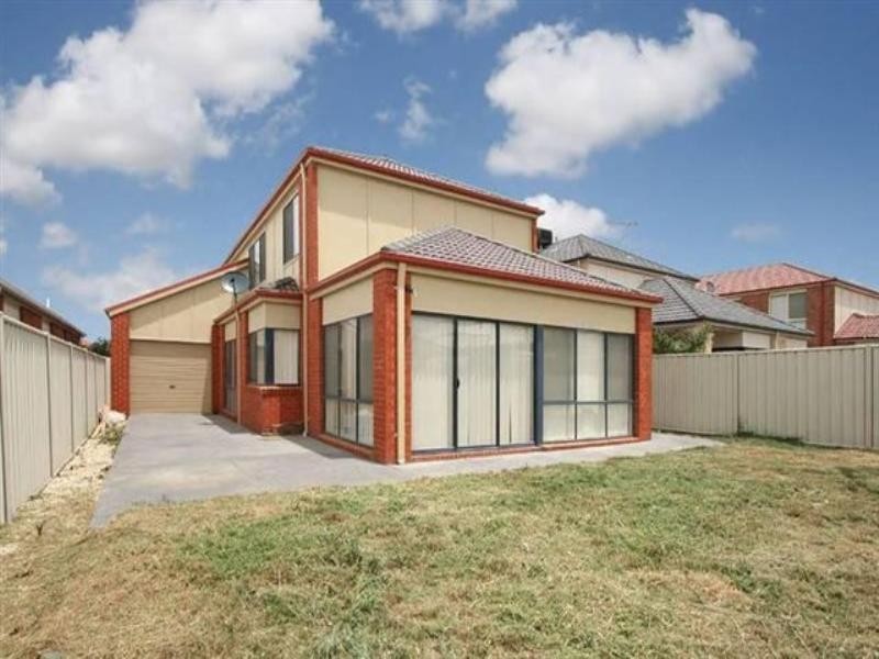 10 Pinehurst Rise, Craigieburn VIC 3064