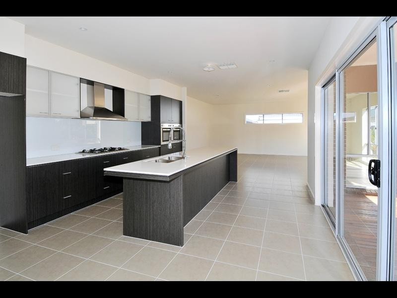 8 Nottingham Close, Craigieburn VIC 3064