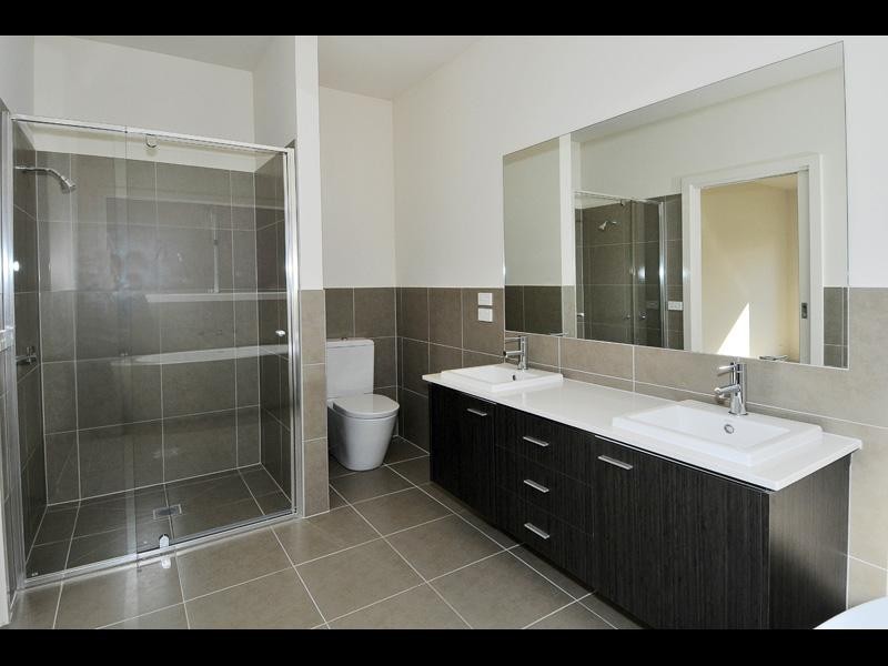 8 Nottingham Close, Craigieburn VIC 3064