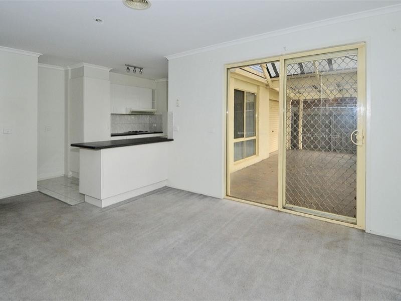 2 Merz Place, Roxburgh Park VIC 3064