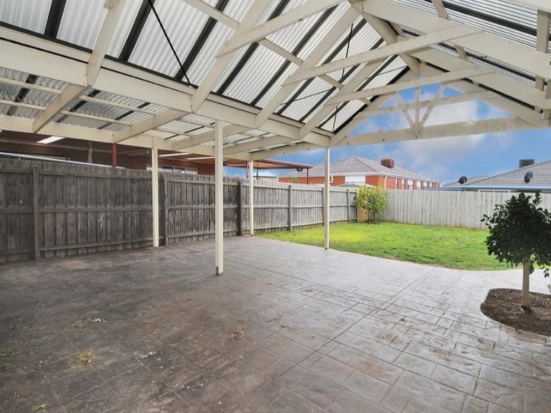 2 Merz Place, Roxburgh Park VIC 3064