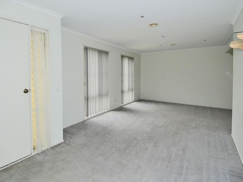 2 Merz Place, Roxburgh Park VIC 3064