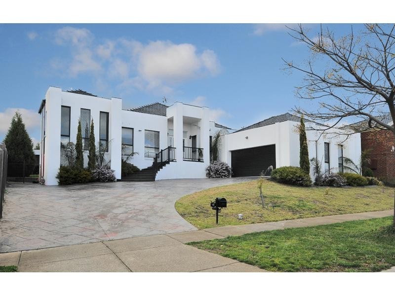 18 Grange Rise, Craigieburn VIC 3064