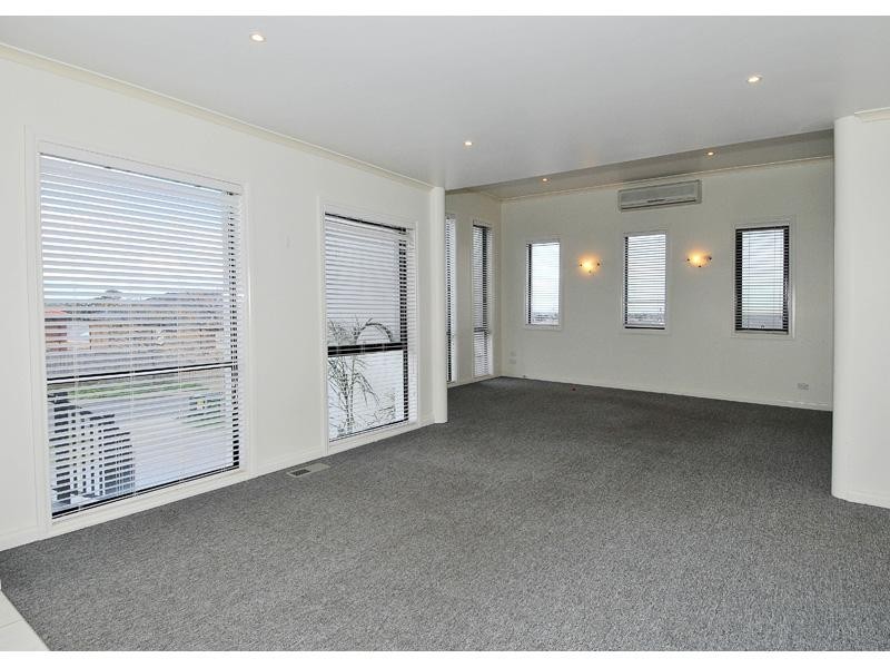 18 Grange Rise, Craigieburn VIC 3064