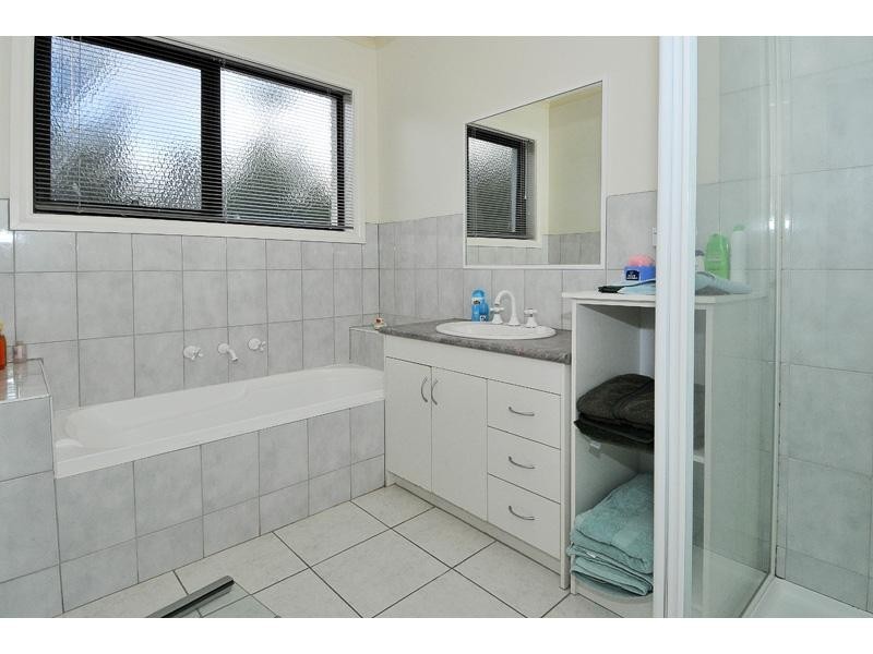 18 Grange Rise, Craigieburn VIC 3064