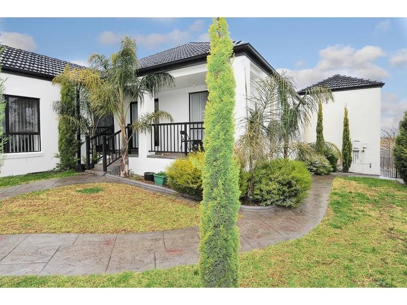 18 Grange Rise, Craigieburn VIC 3064