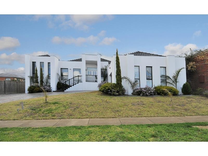 18 Grange Rise, Craigieburn VIC 3064