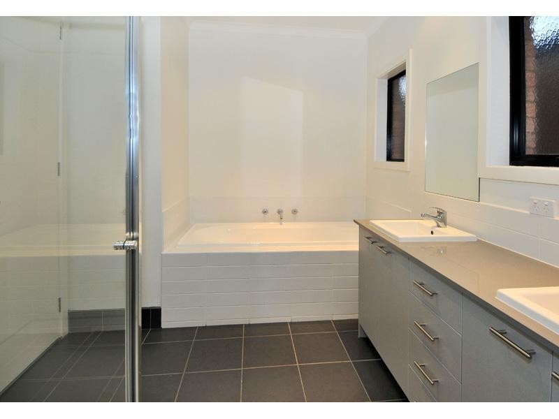 4 Coventry Lane, Craigieburn VIC 3064