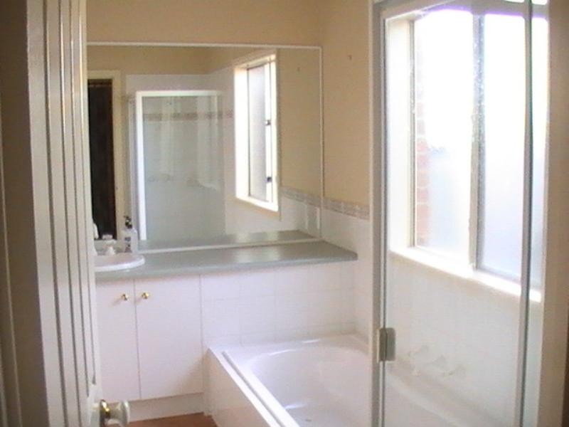 11 Woodlea Crescent, Craigieburn VIC 3064