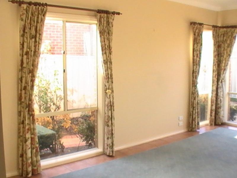 11 Woodlea Crescent, Craigieburn VIC 3064