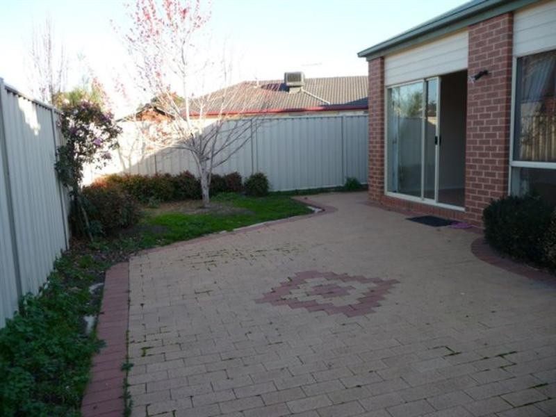 11 Woodlea Crescent, Craigieburn VIC 3064