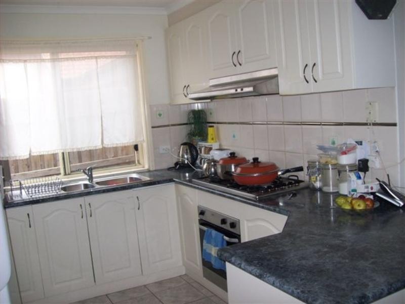 8 Garonne Circuit, Roxburgh Park VIC 3064