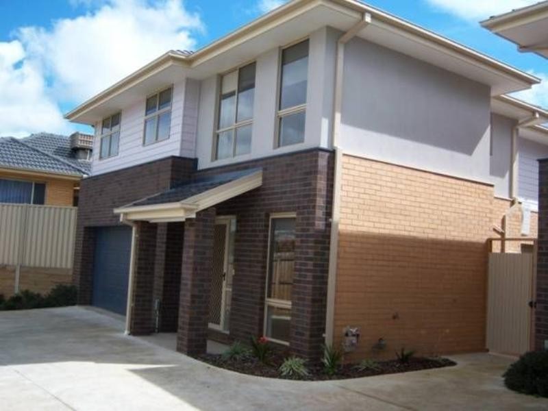 2/24 WILLS Street, Westmeadows VIC 3049