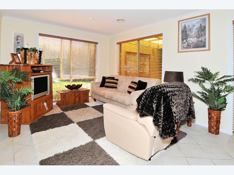 28 Caulfield Crescent, Roxburgh Park VIC 3064