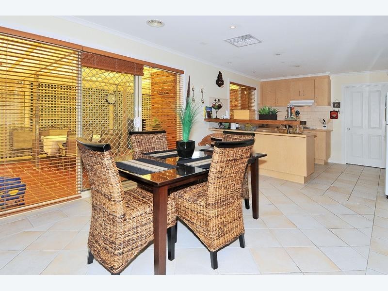 28 Caulfield Crescent, Roxburgh Park VIC 3064