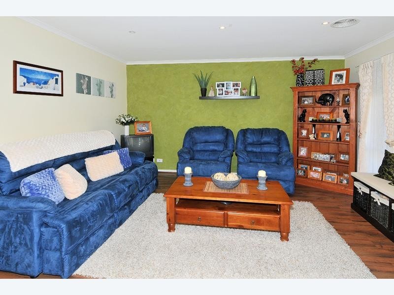 28 Caulfield Crescent, Roxburgh Park VIC 3064