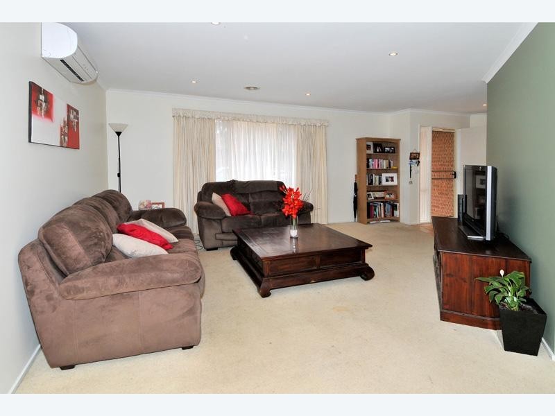 10 Exmouth Road, Craigieburn VIC 3064