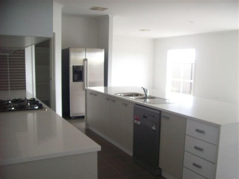 3 Nottingham Close, Craigieburn VIC 3064